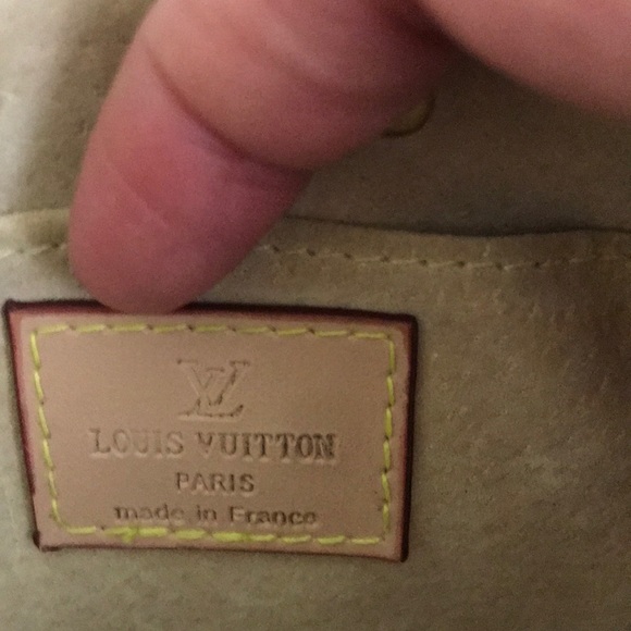 Non authentic “faux” Louis Vuitton purse - Picture 3 of 6